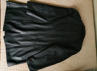 Dámsky koženkový kabát. - 3