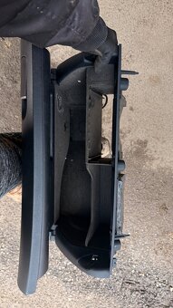 Audi A4 B7 priehradku/kastlik - 3