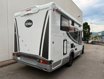 OBYTNÝ AUTOMOBIL MILLER TORONTO - 3