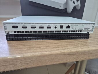 Xbox One X 1 TB - komplet balenie - 3
