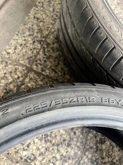 225/35 R19 - 3
