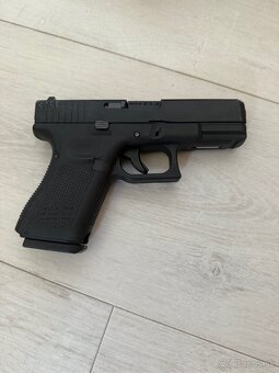Predám airsoftovú zbraň WE Glock19 s blow backom a výbavou - 3