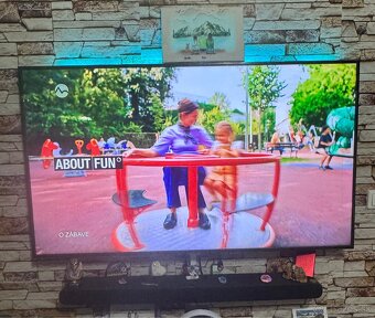 Samsung 55" Ultra HD Smart TV - 3