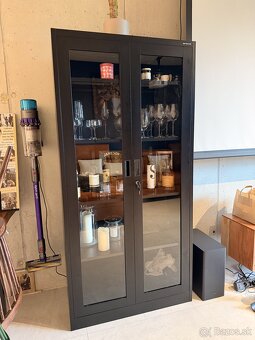 Plechová uzamykacia vitrina - 3