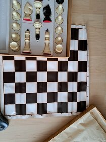 Retro spoločenská hra šachy, dáma a detský xylofon - 3