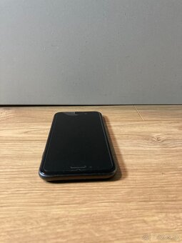 Predám ako nový iPhone 8 - Space grey - 64 Gb - 3