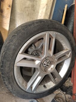 Elektróny 215/45 R17 - 3