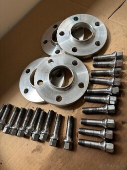 sada podloziek Volvo 5x108 aj srouby - 3