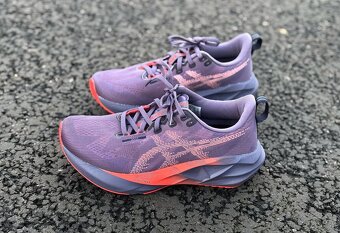 Asics Novablast 5 / Pánske bežecké tenisky / EUR 48, CM 30,5 - 3