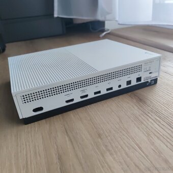 Xbox One S - 3