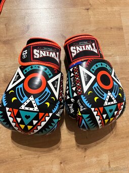 Boxerské rukavice TWINS 12 oz + chrániče holení M - 3