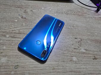 Huawei P20 Lite plnefunkcny  telefon s nabijacim kablom ma l - 3
