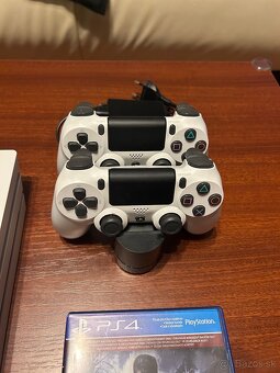 PS4 white 1TB - 3