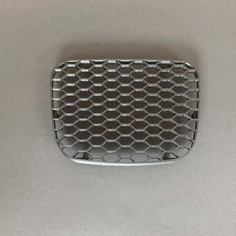 Seat Leon MK1 Topsport stredná dolná mriežka nárazníku - 3