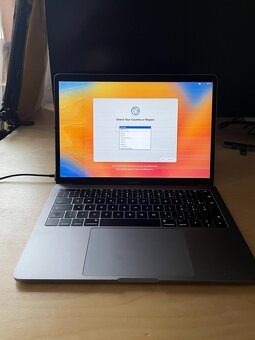 MacBook Pro 2017, 13", 256gb, 8gRAM poškodený Display - 3