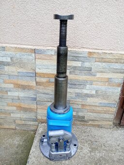 Hydraulicky zdvihak 12 T - 3