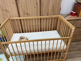 Nastaviteľná postielka drevená borovica 120x60 - 3