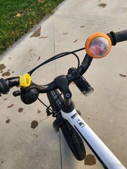 Detský bicykel s pomocnými kolieskami - 3