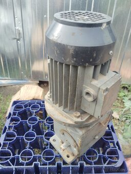 Elektromotor s prevodovkou - 3