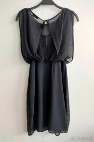 Čierne šifónové šaty s kamienkami a puzdrovou sukňou (F&F) - 3