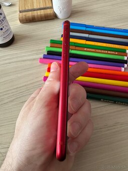 Iphone SE 3. Gen product red - červený - 3
