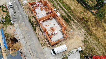 Novostavba 4i bungalovu (RD1) s pozemkom 281 m² v novej čast - 3