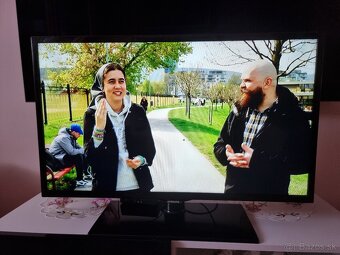 Predám LED TV Samsung UE40H5030AW Full HD - 3