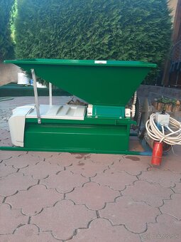 Elektricky mlynec na hrozno - 3