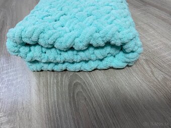 Háčkovaná svetlozelená deka z jemnej eco vlny - 3