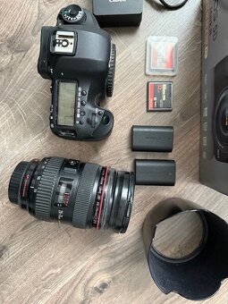 Canon EOS 5D MarkIII - Objektiv Canon EF 24-70mm 1:2.8 - 3