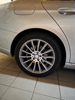 Mercedes Benz E200d - 3