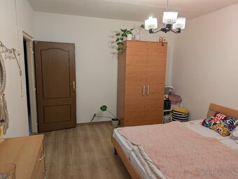 Voľná izba v 3-izbovom byte s dievčatami - 3