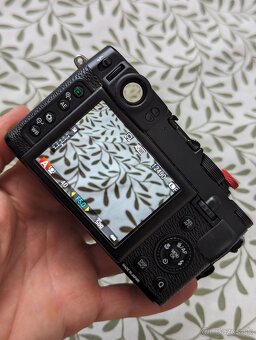 Fujifilm X20: - 3