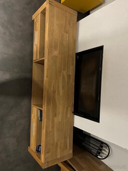 Masívny stolík pod televízor - 3