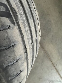 225/40R18 - 3