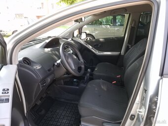 Yaris - 3