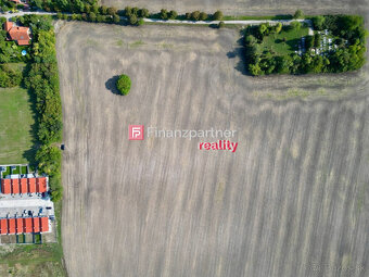 Na predaj investičný pozemok pri R7 20.000 m2 - 3