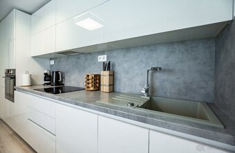 3-izbový byt vo Vrbovom na ul. Nám.J.Emanuela, 80 m2, dvor - 3