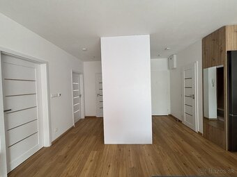 PRENÁJOM, 3 IZBOVÝ BYT S PARKOVACÍM STÁTIM, SVIT - 3