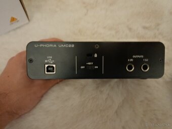 Zvuková karta Behringer U-Phoria UMC22 - 3