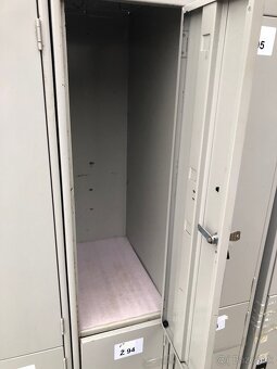 Šatníková skrinka kovová 30x50x180cm - 3