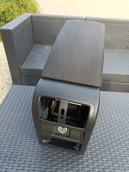 LAKŤOVÁ OPIERKA PASSAT B6,B7 - 3