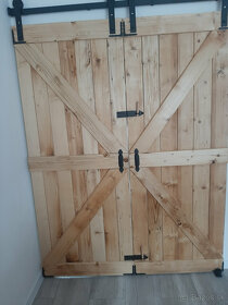 Posuvné drevene stodolové dvere zo 100-ročnych dosek - 3