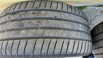 Predam 2 letne Brigestone 255/40R18 dezén okolo 5 mm.rok 202 - 3