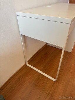 Ikeacky stol Micke - 3
