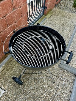 Predám gril Weber Master-Touch so zliatinovou panvicou Weber - 3