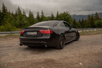 Audi A5 3.2 fsi Quattro Poškodené tesnenie pod hlavou. - 3