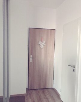 Pokojné bývanie pri lese a jazere – 1-izbový apartmán v Rezi - 3