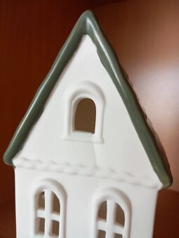 Keramický Led domček vysoký 22x10,5x8 cm - 3