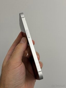 Predám Apple iPhone 16e White 128GB Black– top stav - 3